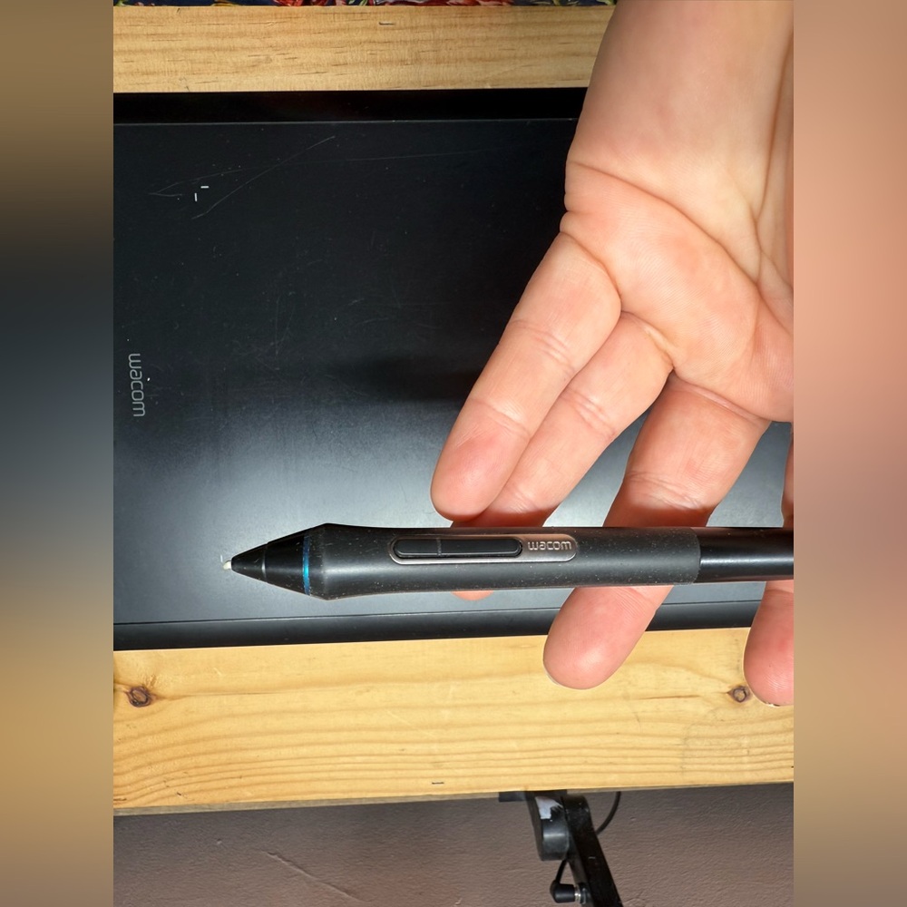 GUC Wacom Intuos Pro Tablet, Model PTH-660 - Picture 5 of 6